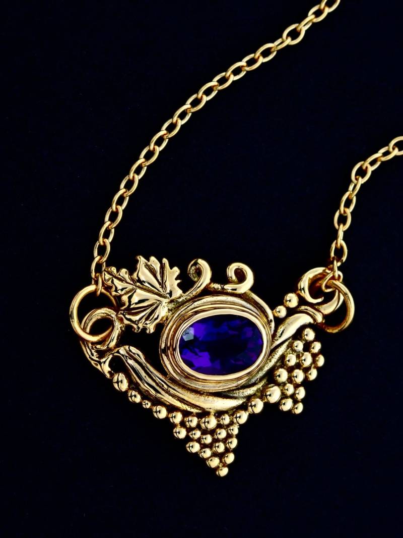 Handgefertigte 14 Kt Gold "Weingut" Halskette Mit 6x8mm Oval Facettierten Amethyst Und 18" Kette Befestigt von rickmahonskigold