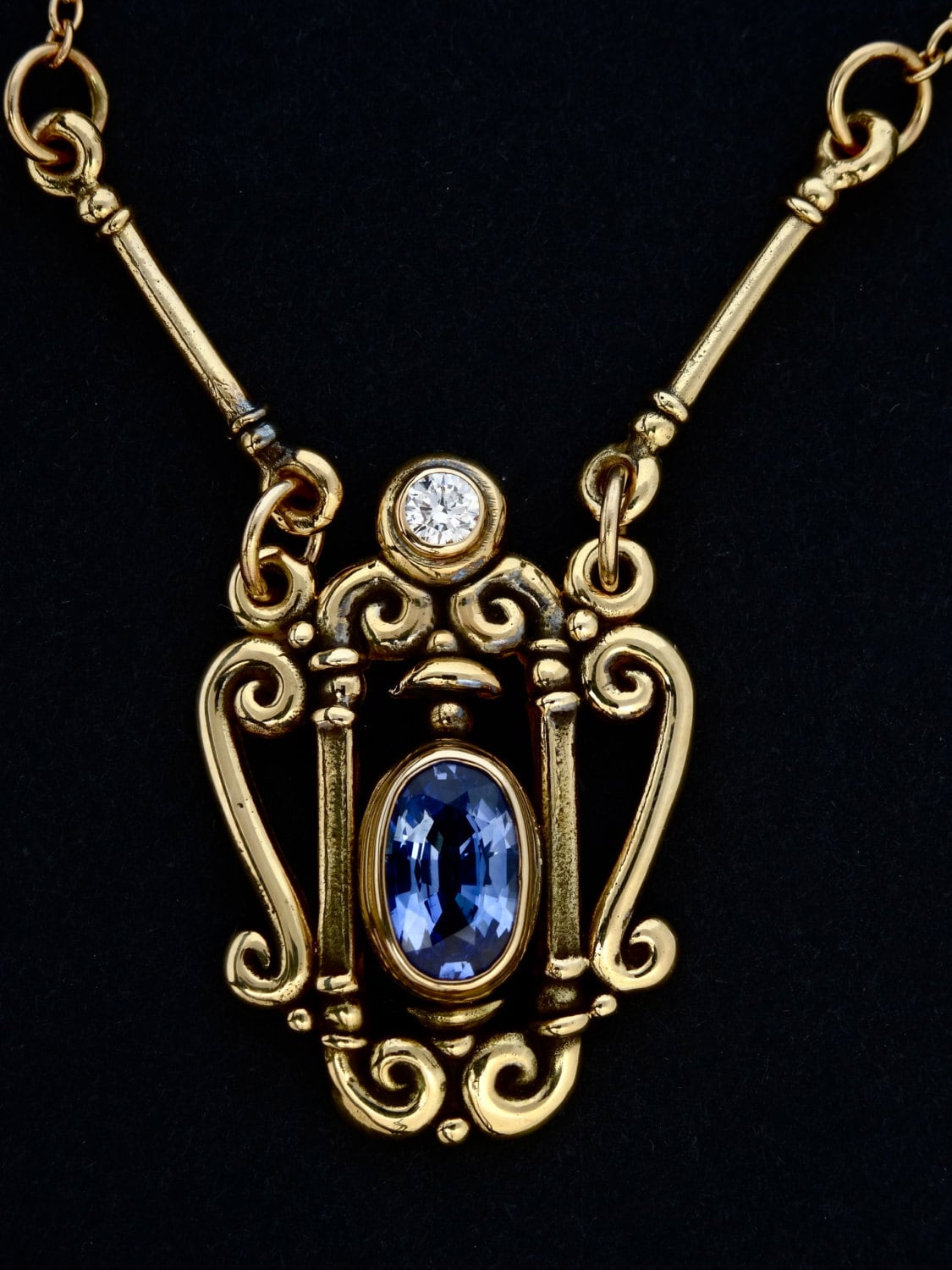 Handgefertigte 14 Kt. "Goldene "Classical Style" Halskette Mit 5 X 7 Mm Oval Facettiertem Ceylon Saphir, .15 Pt." Einem Geschliffenen Diamanten von rickmahonskigold