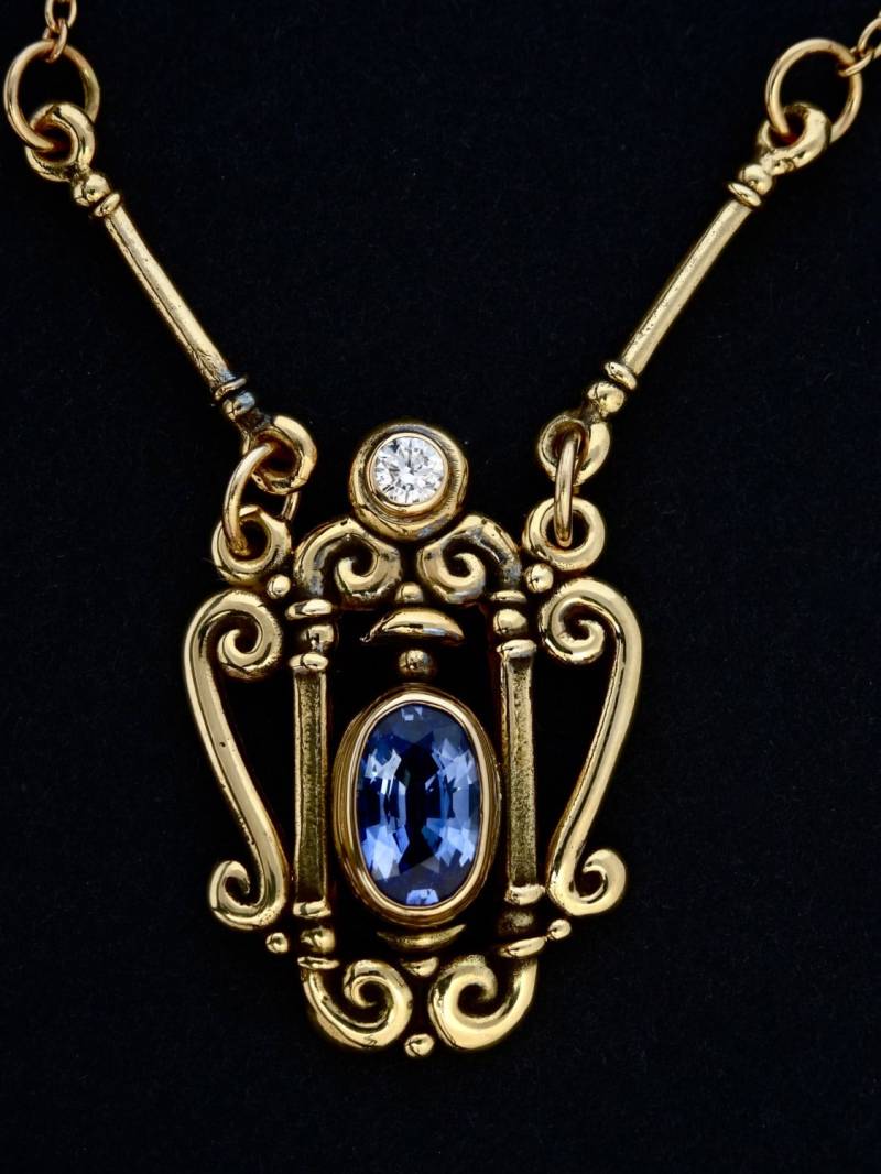 Handgefertigte 14 Kt. "Goldene "Classical Style" Halskette Mit 5 X 7 Mm Oval Facettiertem Ceylon Saphir, .15 Pt." Einem Geschliffenen Diamanten von rickmahonskigold