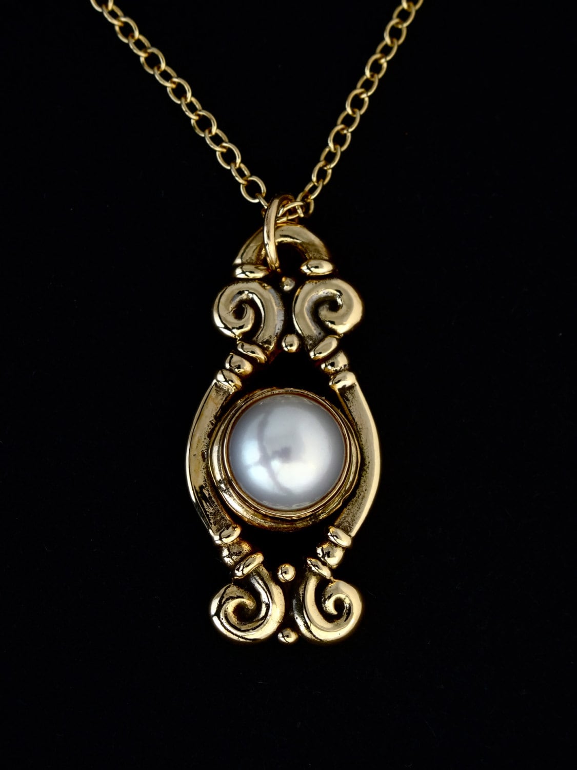 Perlen Und Goldkette - Handarbeit 14 Kt Gold "Volute Style" Halskette Mit Einem 7mm Runde Feine Perle von rickmahonskigold