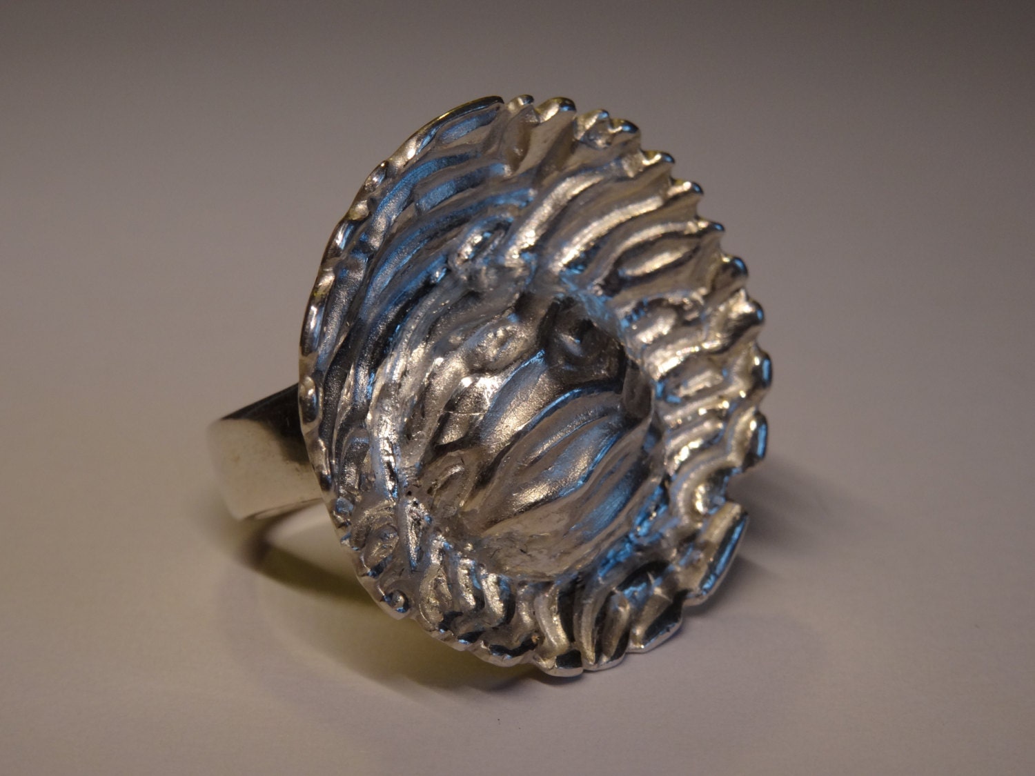 Silberner „Konkaver" Ring, Größe 18, Us-Größe 7, 5 Silberner „Konkaver" Ring, Größe 18, Us-Größe 7, 5 von rilang