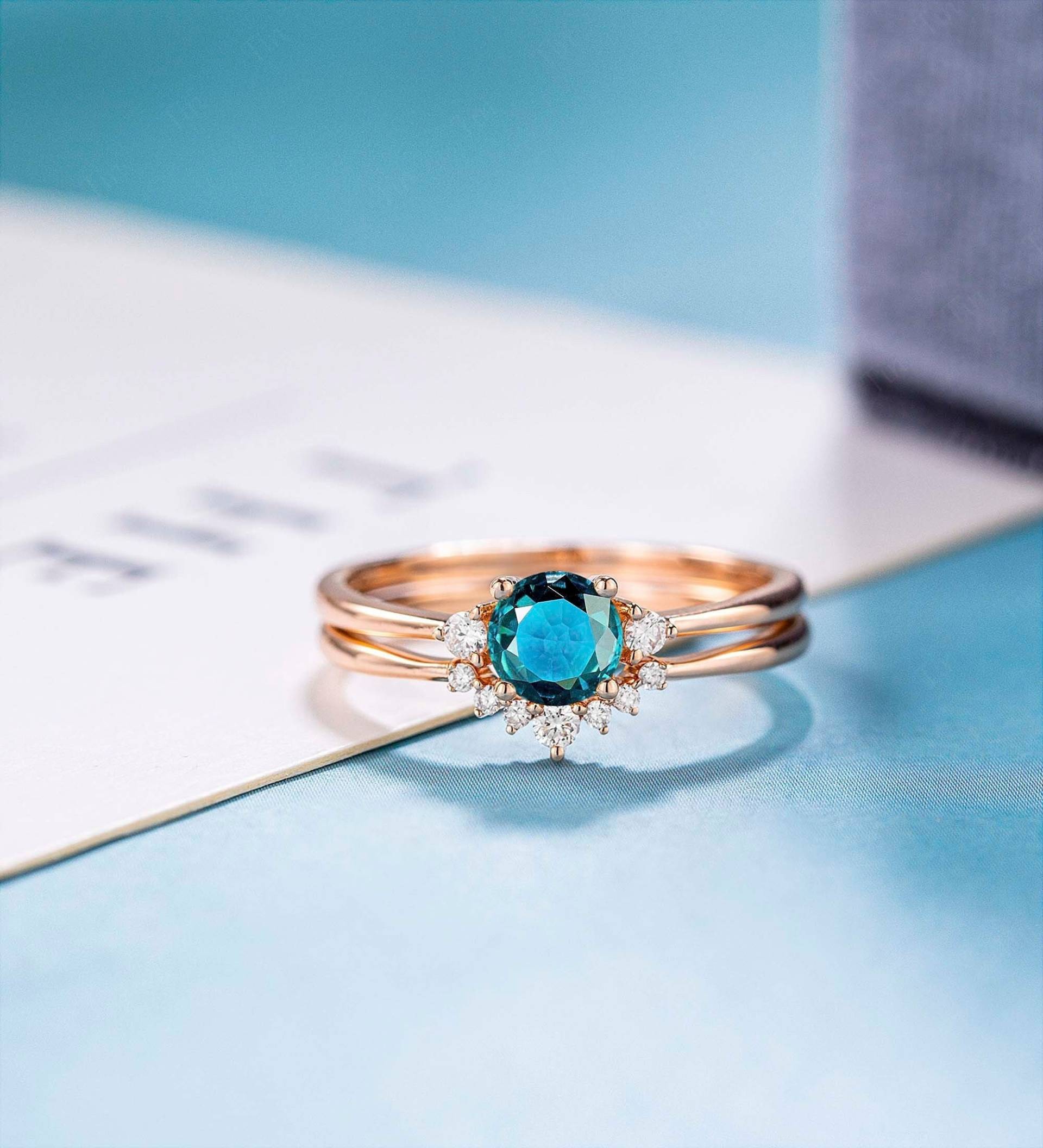 Blau Grün Saphir Gebogener Roségoldring Verlobungsring-Set Vintage-Verlobungsring Einzigartige Diamant Moissanit Frauen Art-Deco-Jubiläum von ringjewelryshop