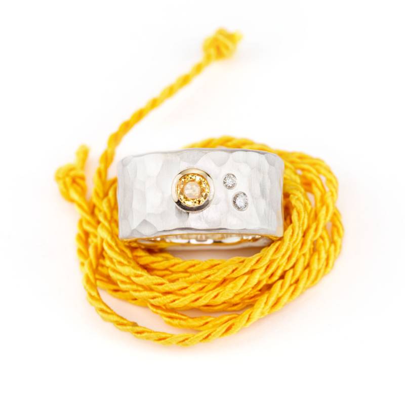Silberring Gehämmert Mit Saphir Gelb Und Brillanten von ringleinshop