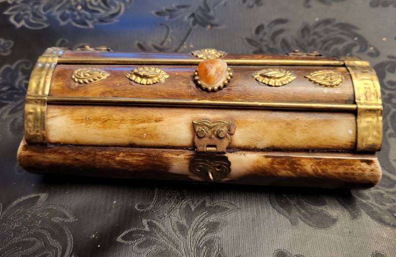 Kleine Schmuckschatulle Aus Echtem Horn Handgefertigt Sehr Schön Verziert Kleine Schmuckschatulle Aus Echtem Horn Handgefertigt Sehr Schön Verziert von rippchensvintageshop