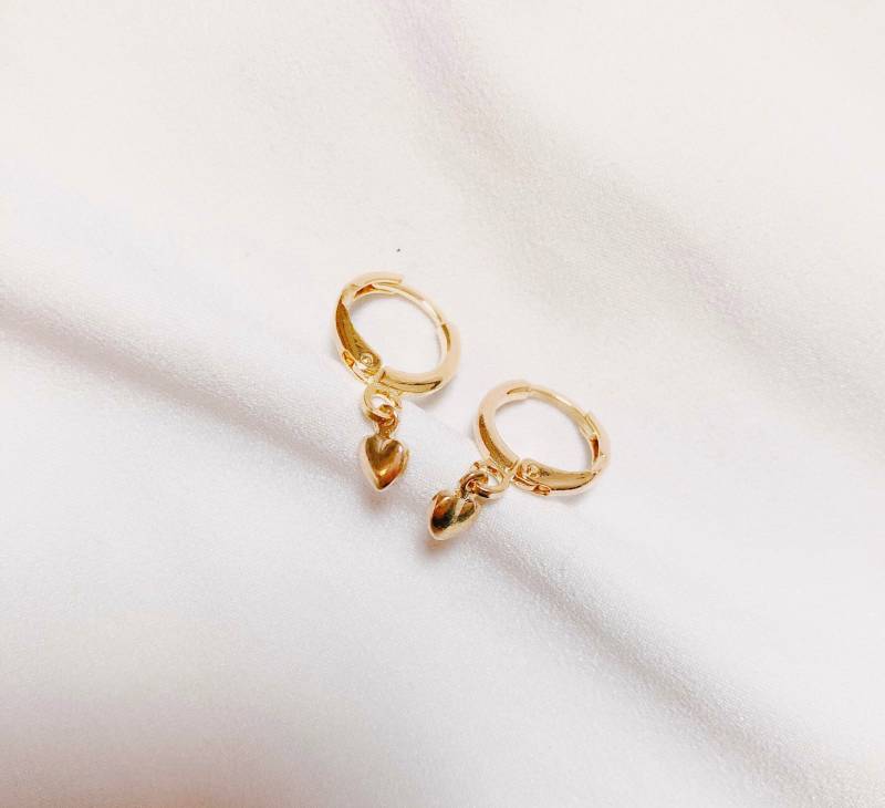 Ohrring Herz Klein/24 Karat Vergoldet Creolen Mit Anhänger Hängeohrringe Ohrring Herz Klein/24 Karat Vergoldet Creolen Mit Anhänger Hängeohrringe von riseAshine