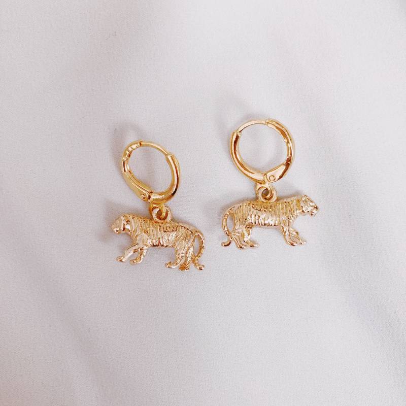 Vergoldet 24 Karat Creolen Mit Anhänger/Ohrring Tiger Hängeohrringe Schmucktrends Vergoldet 24 Karat Creolen Mit Anhänger/Ohrring Tiger Hängeohrringe Schmucktrends von riseAshine