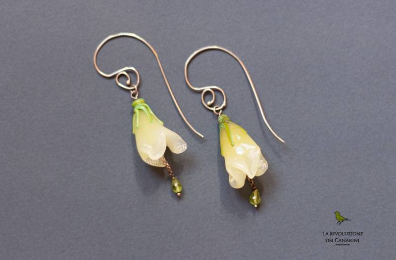 Weiße Und Grüne Venedig Glasblumen Silberohrringe - Handgefertigt von rivoluzionecanarini