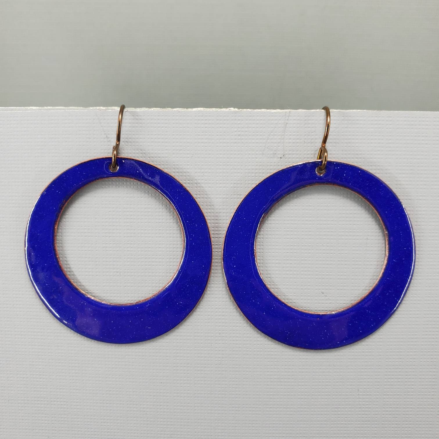 Blaue Creolen Retro Hoop Ohrringe Fackel Emaillierte Kupfer Recycling Kobalt Blau von rizingemstar