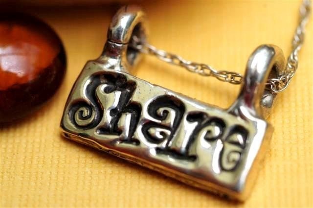 Teilen Wort Halskette Schmuck Sterling Silber Personalisiert von rockmyworldinc