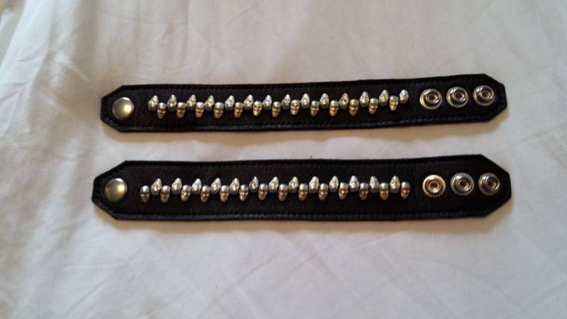 Leder Und Chrom Totenkopf Manschetten Leder Und Chrom Totenkopf Manschetten von rockntleatherworks