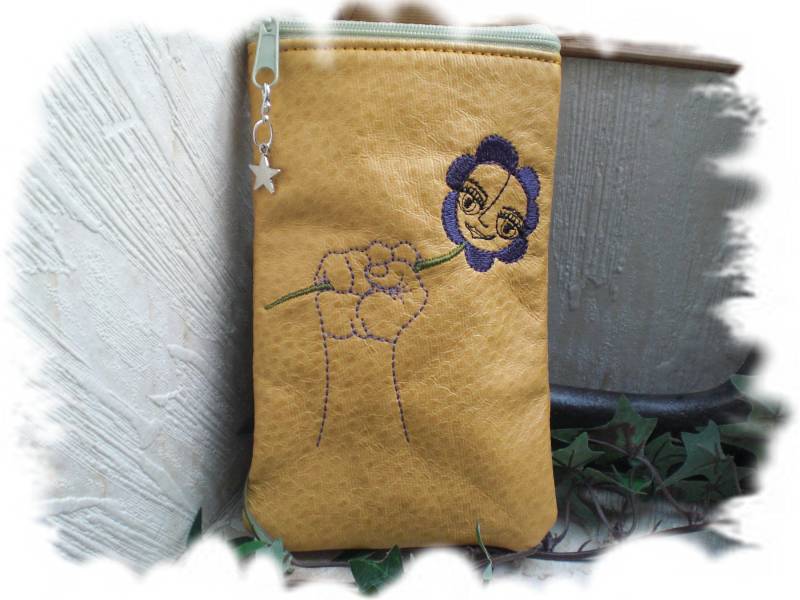 Handytasche/ Brillenetui " Girl Power - Besticktes Gelbes Weiches Kunstleder von romaga36