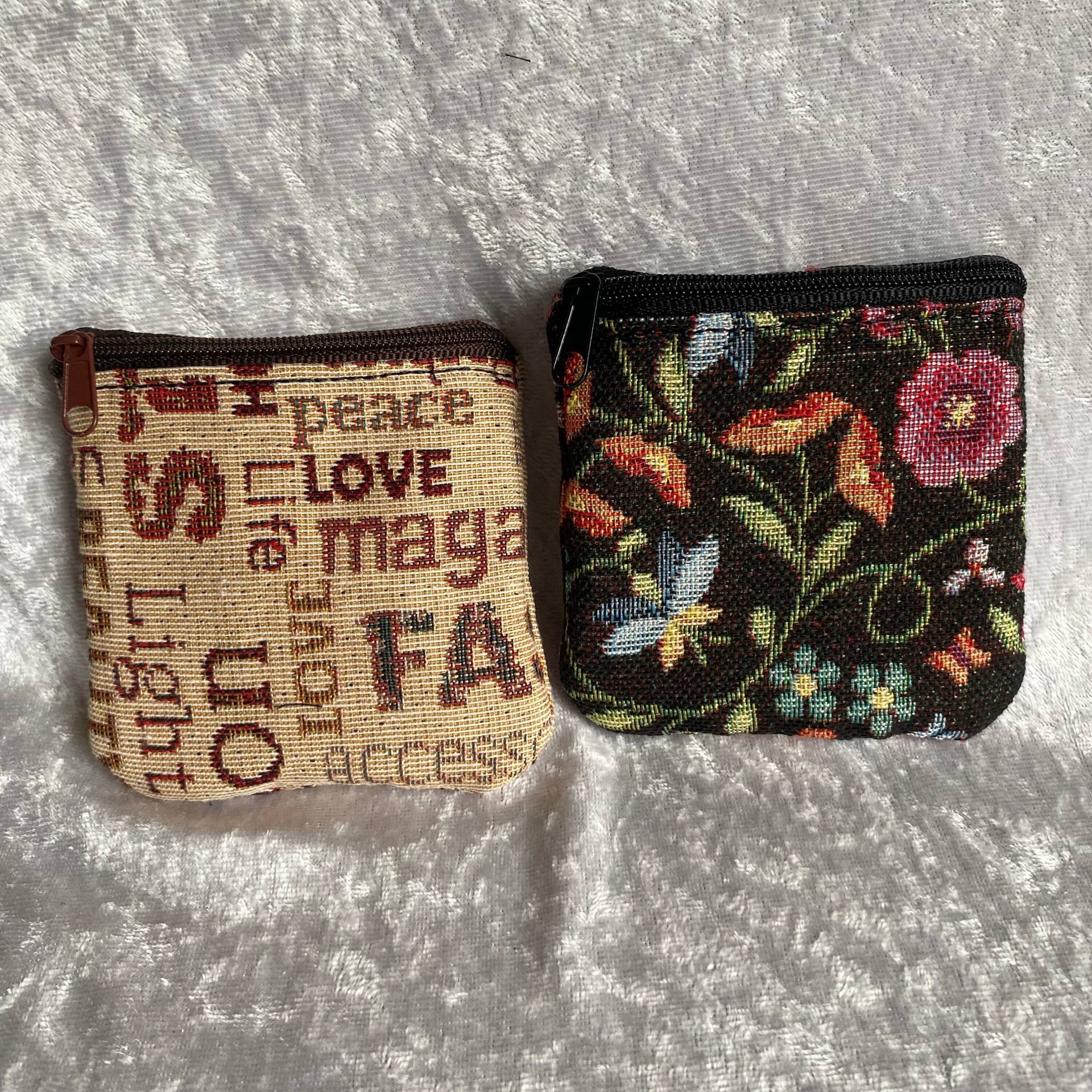 Täschchen - Minibörse Geschenk Kleingeld Schlüssel Mitbringsel -Blumen- Buchstaben Mischgewebe von romaga36