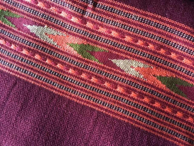 Burgunder Schal Aus Schafwolle Bestickt von roottoriseboutique