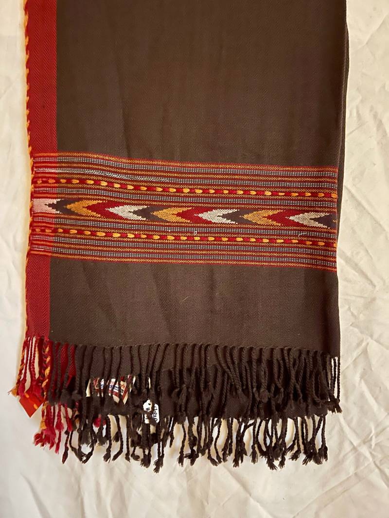 Dunkelbraune Schafwolle Bestickter Schal von roottoriseboutique