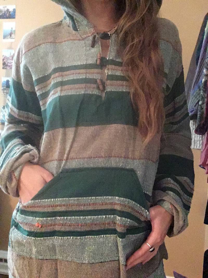 Kapuzenpullover Gestreift Mit Toggles Und Täschchen Vorne von roottoriseboutique