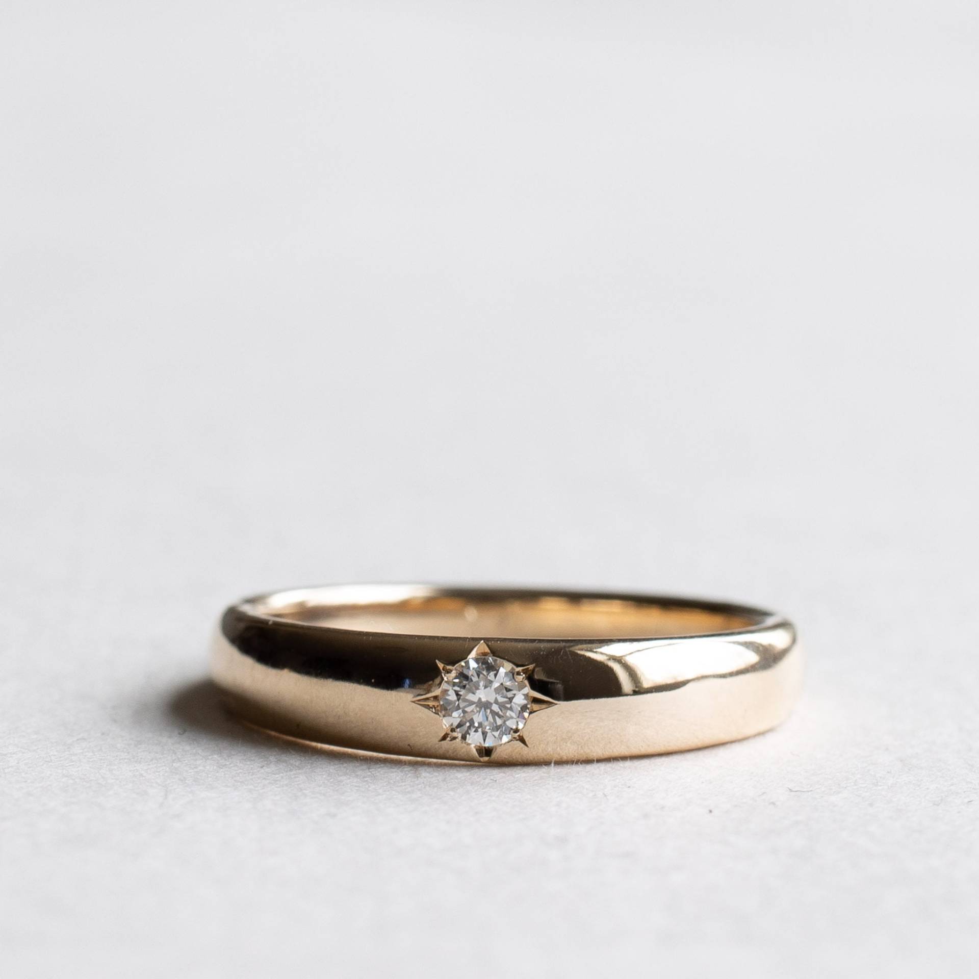 14-Karätiger Gelbgold-Diamantring, 4-mm-Ehering, Einzelner Diamant-Ehering von roseandchoc