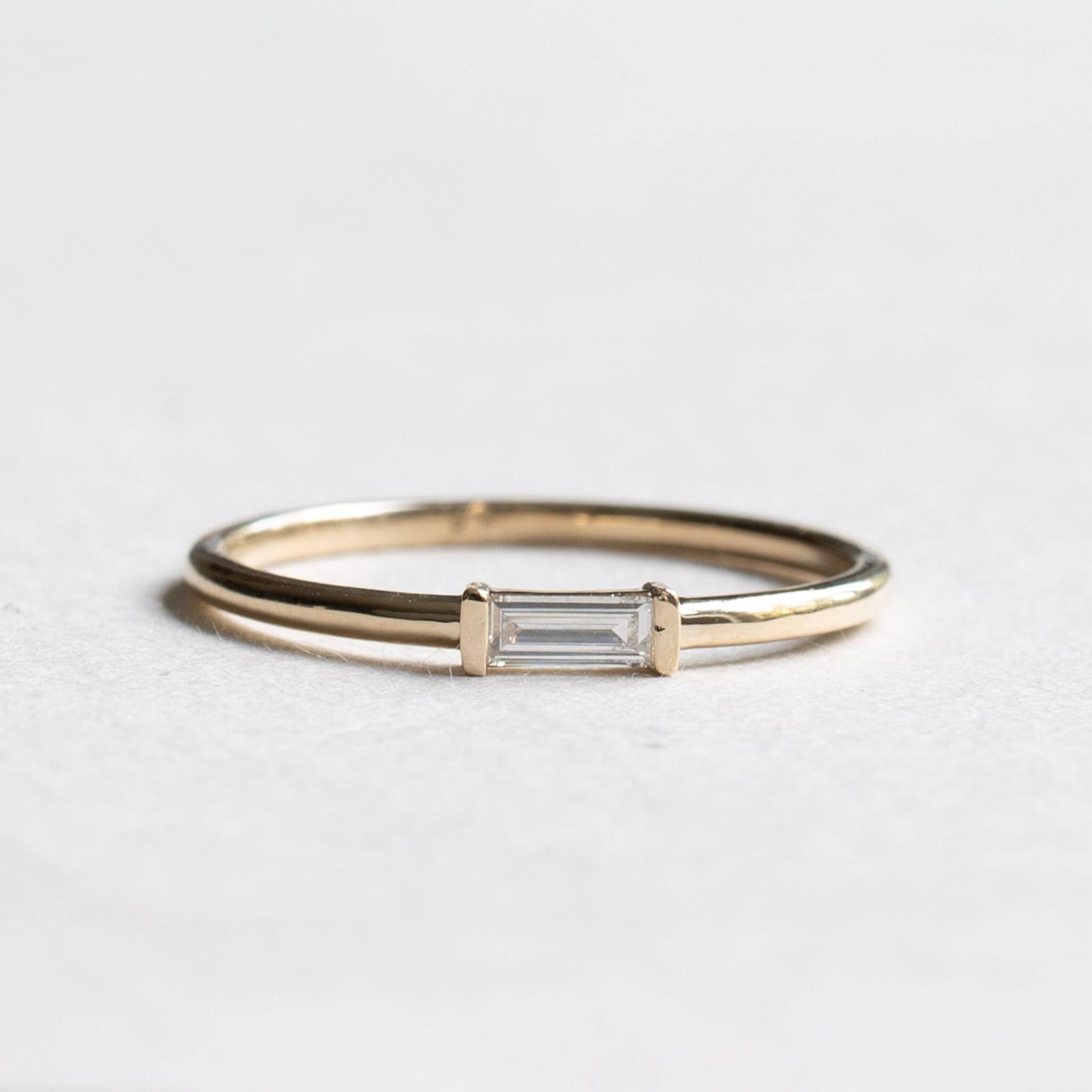 14K Baguette Diamantring, Goldring, Gerader Zierlicher Ring, Stapelring, Diamantring von roseandchoc