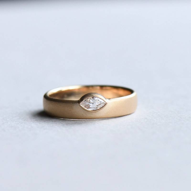 14K Gold Diamant Marquise Ring Sandgestrahlter Ehering von roseandchoc