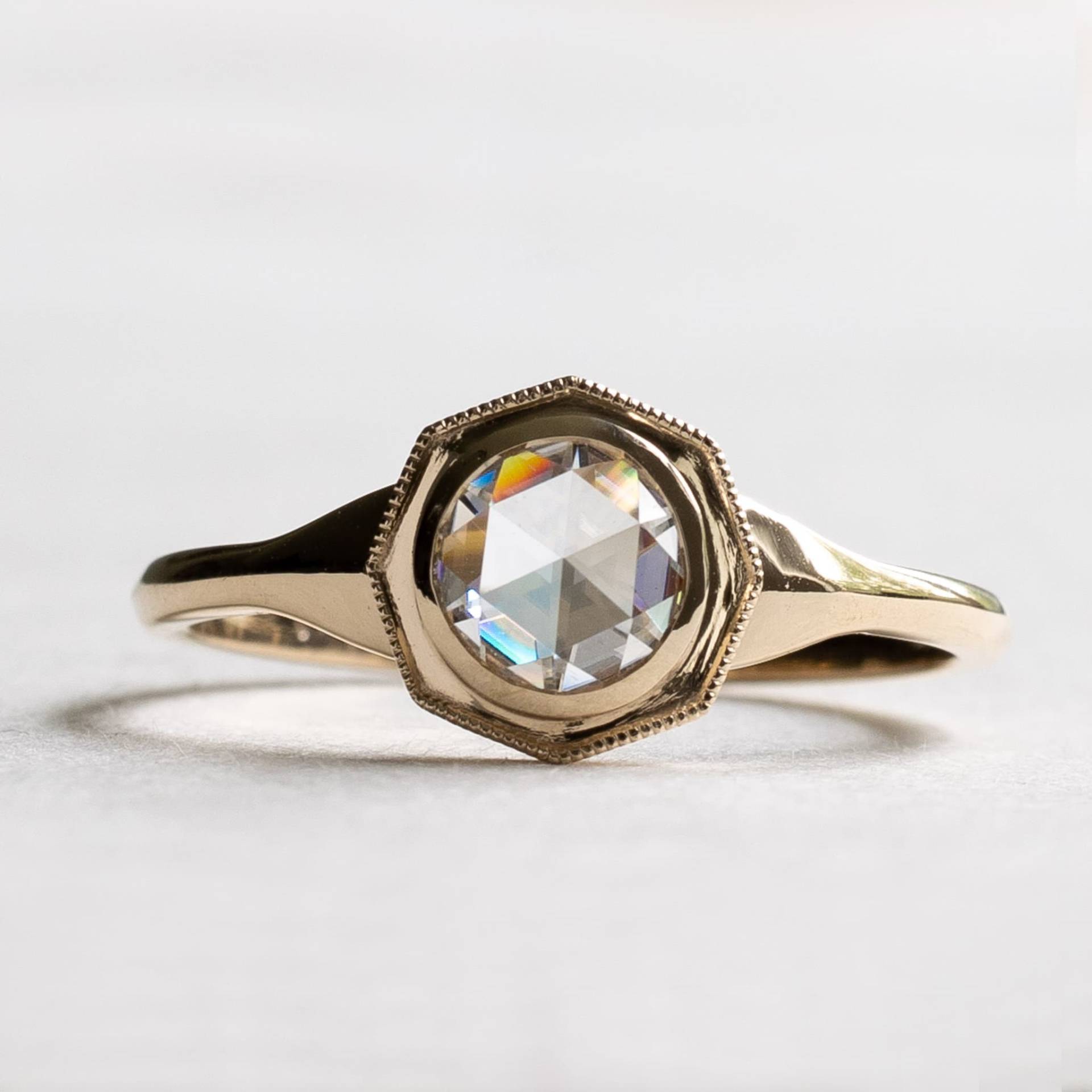 14K Gold Rosenschliff Moissanit Ring, Gelbgold Verlobungsring, Runder Ring von roseandchoc
