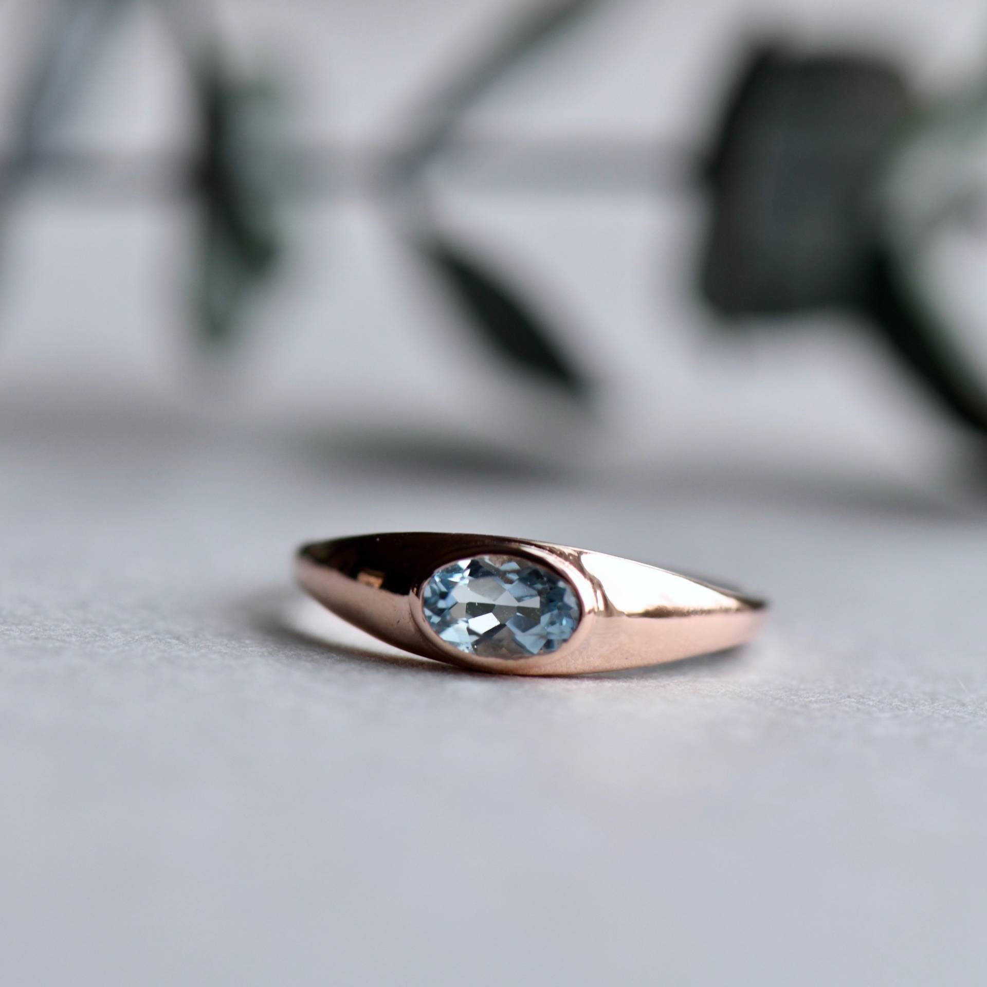 14K Rose Gold Aquamarine Ring, Oval Birthstone Verlobungsring, März Alternative Brautring, Siegelring von roseandchoc