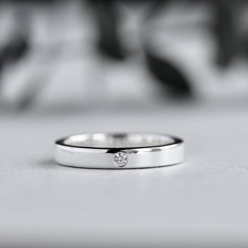 14K Weißgold Ehering Mit Flachem Diamant von roseandchoc