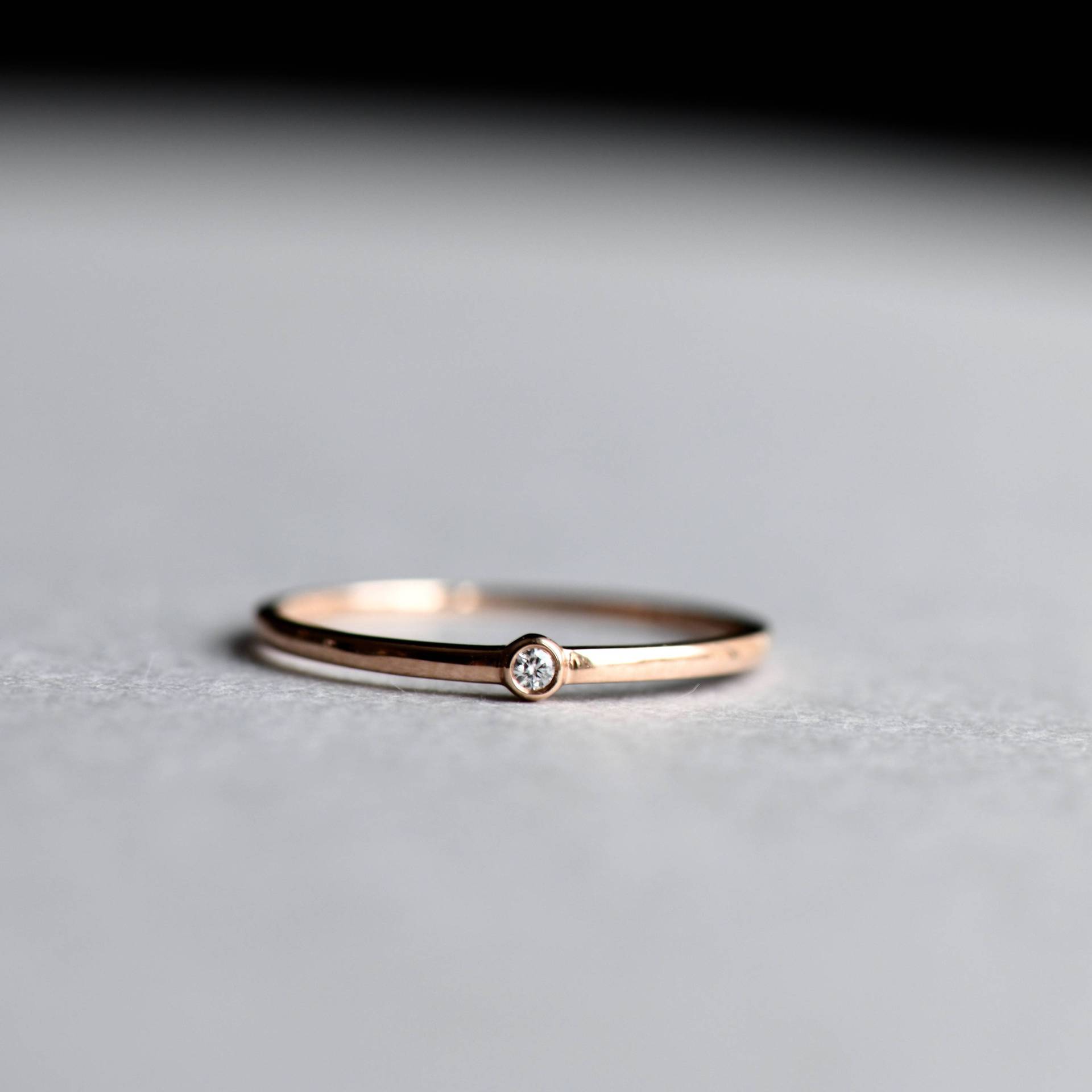 18K Rose Gold Ring, Diamant Und Choc Zierlicher Lünettenring, Stapelring von roseandchoc