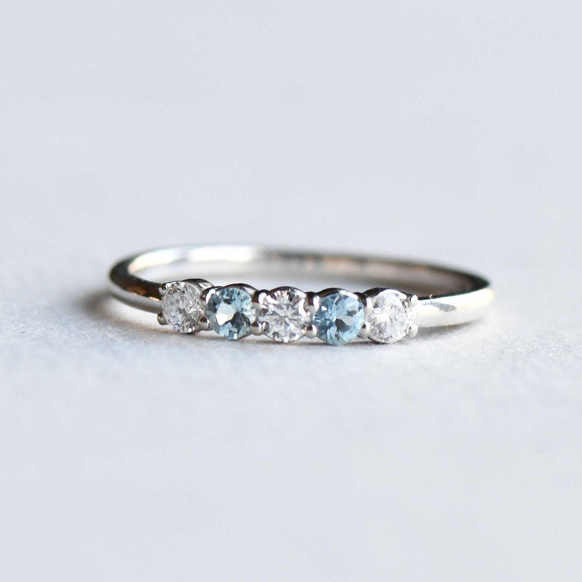Diamant Und Aquamarin Ring, Fünf-stein-Ring, Verlobungsring, 14K Weißgold Ring Mit Diamanten von roseandchoc