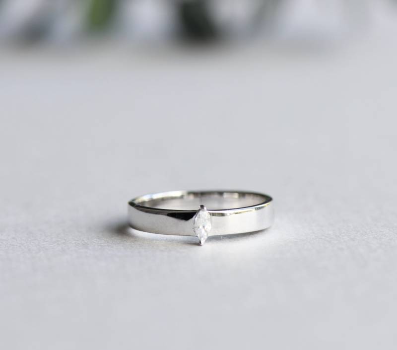 Marquise Ring, 925 Sterling Silber Flachband, Minimalist Ehering, Freundring, Rose Und Choc Ring Marquise Ring, 925 Sterling Silber Flachband, Minimalist Ehering, Freundring, Rose Und Choc Ring von roseandchoc