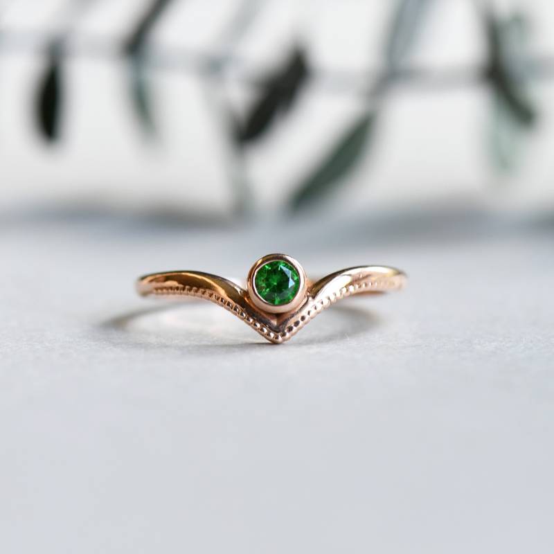 Größe 5 1/2 Restposten 10K Smaragd Massiver Rose Gold Ring, Cubic Zirkonia Chevron Und Choc von roseandchoc