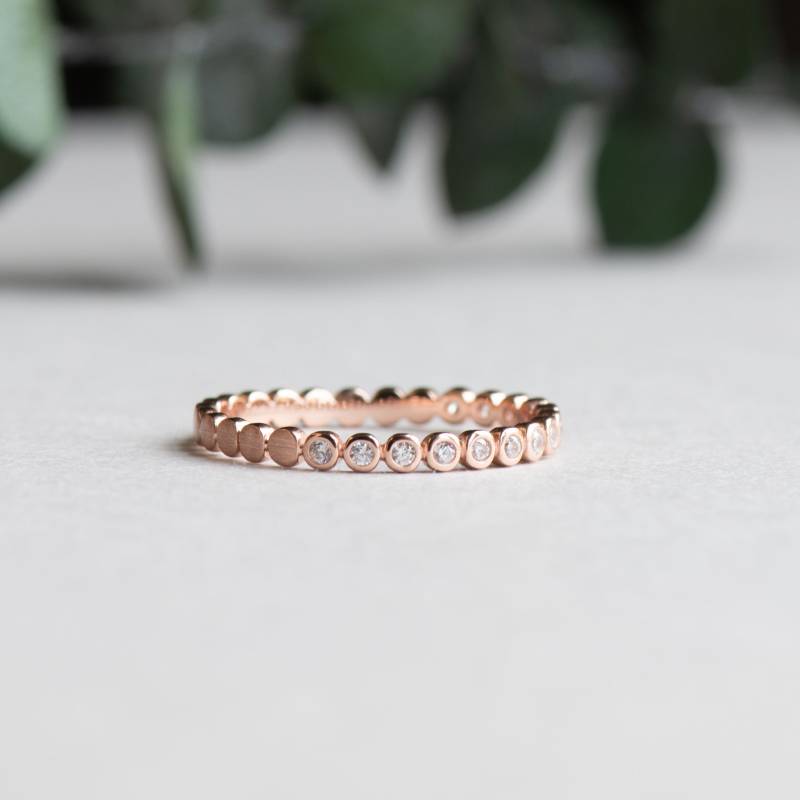 Rose Gold Vermeil Eternity Ring, Halber Wedding Band, Stacker Bezel Und Choc von roseandchoc