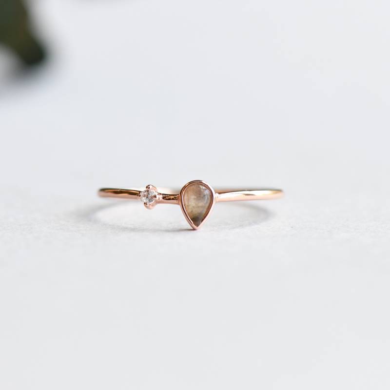 Rose Gold Vermeil Ring, Labradorit Minimalist Träne Zierliche 925 Sterling Silber Ring R1 von roseandchoc
