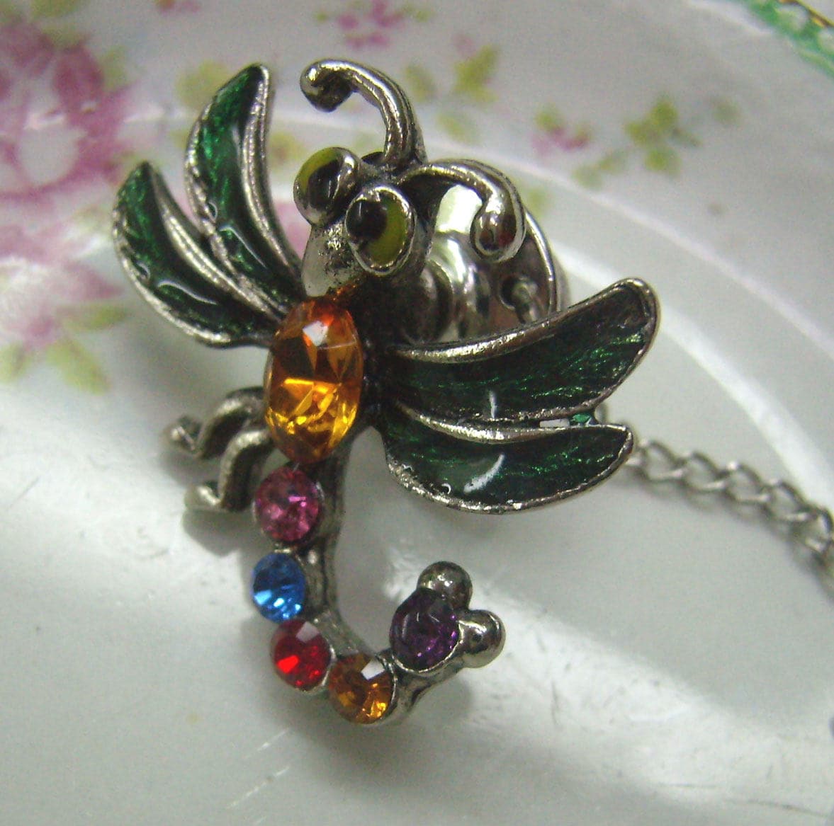 Ausverkauf.... Vintage Libellen Krawatten Tack.... Strass Körper... Guilloche Emaille Flügel... Libelle Anstecknadel... Insekten Schmuck Ausverkauf.... Vintage Libellen Krawatten Tack.... Strass Körper... Guilloche Emaille Flügel... Libelle Anstecknadel... Insekten Schmuck von rosiesvintageshop