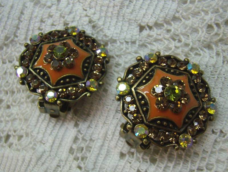 Jahrgang Joan Rivers Domed Strass Emaille Clip Zurück Ohrringe.... Grenze.... Designer-Clips von rosiesvintageshop