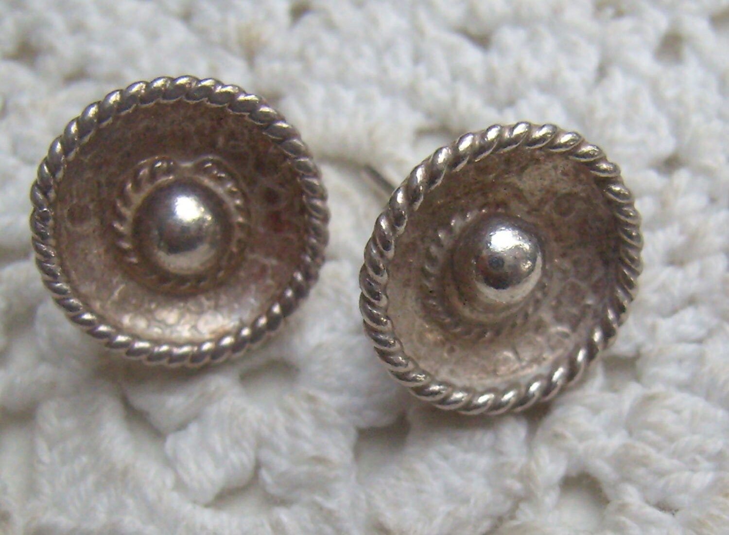 Vintage Sterling Silber Sombrero Ohrringe - Mexiko Souvenir Vintage Sterling Silber Sombrero Ohrringe - Mexiko Souvenir von rosiesvintageshop