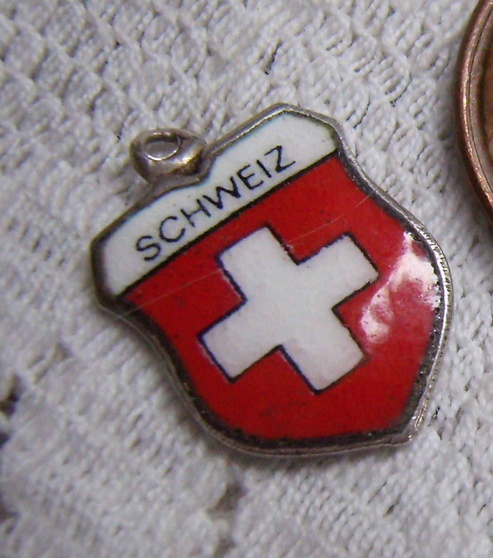 Vintage 800Er Silber Schweiz Schild Charm Emaille Souvenir Armband Charm Vintage 800Er Silber Schweiz Schild Charm Emaille Souvenir Armband Charm von rosiesvintageshop