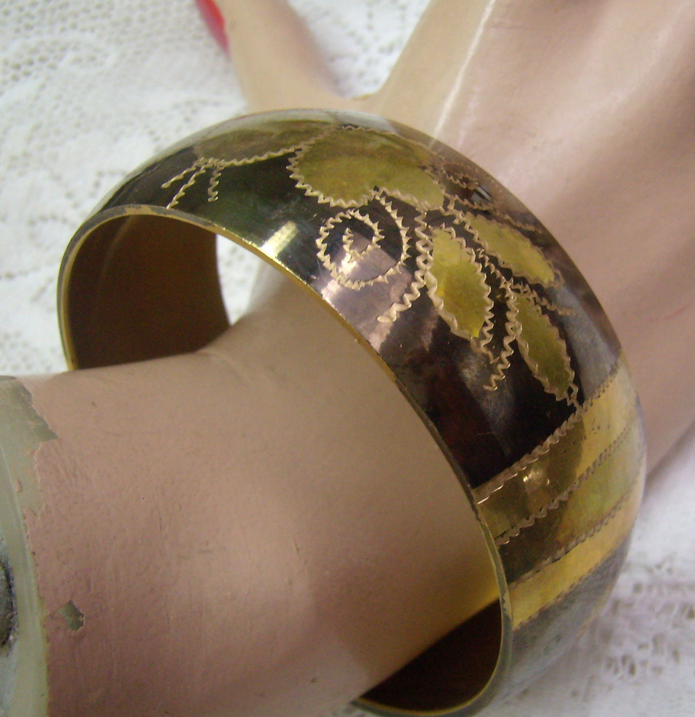 Vintage Armreif Blumenarmband Mit Intarsien Vintage Armreif Blumenarmband Mit Intarsien von rosiesvintageshop