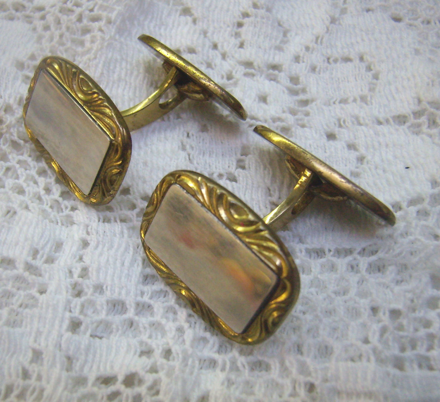 Vintage Art Deco Manschettenknöpfe... Zweiseitige Pivot Link Repousse Borte.... Einzigartige Spiegeloberfläche Vintage Art Deco Manschettenknöpfe... Zweiseitige Pivot Link Repousse Borte.... Einzigartige Spiegeloberfläche von rosiesvintageshop