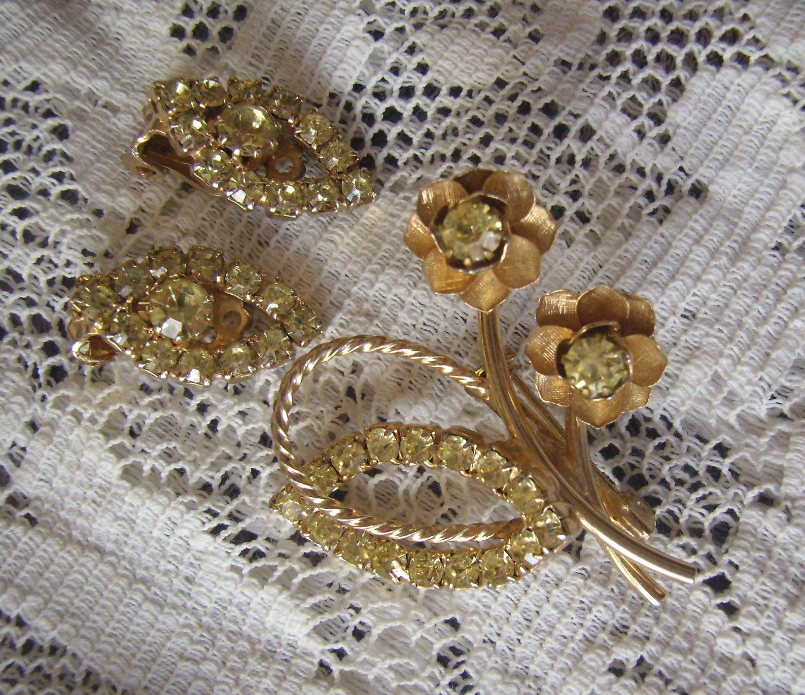 Vintage Citrin Blumen Brosche .... Passende Clip Zurück Ohrringe ... 2 Bouquet Schmuck Vintage Citrin Blumen Brosche .... Passende Clip Zurück Ohrringe ... 2 Bouquet Schmuck von rosiesvintageshop