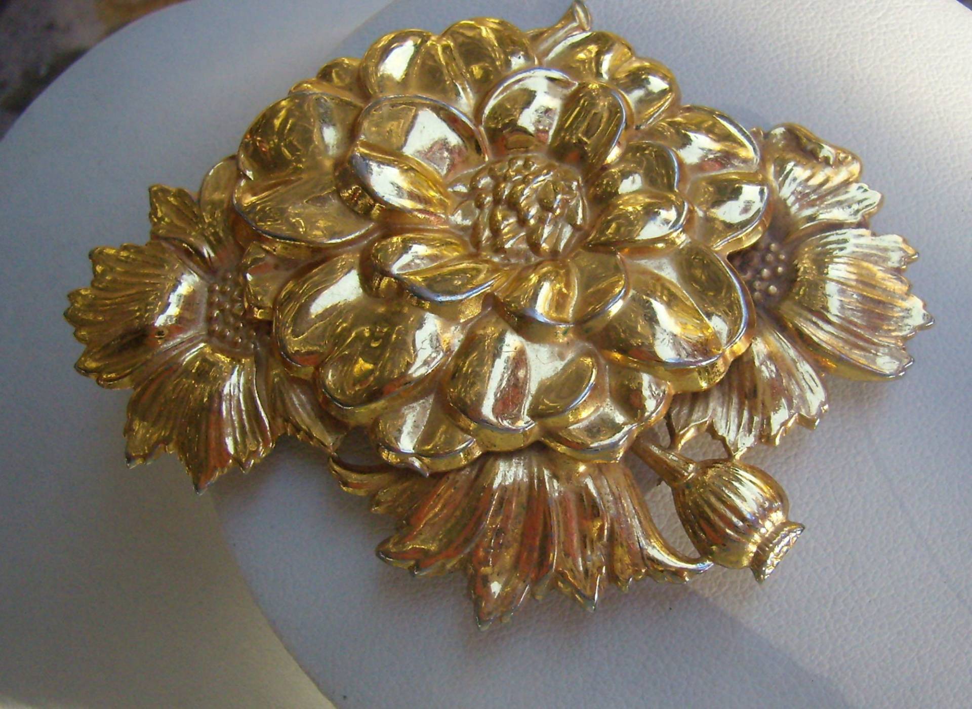 Vintage Gold Flora/ Blumen Brosche... Kleine Distel Akzent... Große Dimensionale Blumennadel... Schärpe/Schal Kleid Brosche von rosiesvintageshop