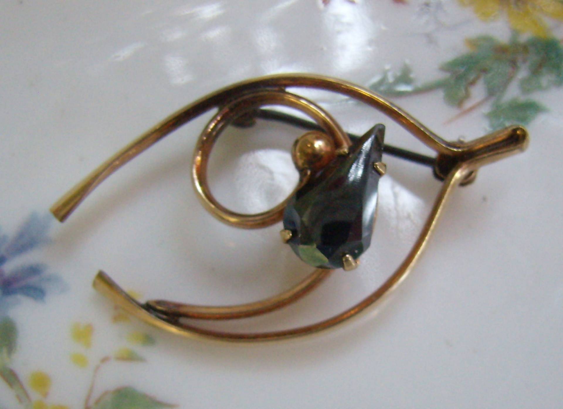 Vintage Wishbone Brosche Black Diamond Teardrop, Gold Vermeil Von Rainbow von rosiesvintageshop