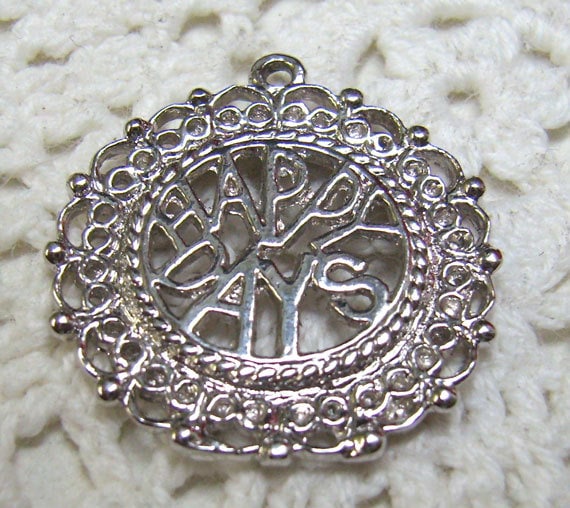 Vintage "Happy Days" Sterling Charm...scalloped Border...celebration Charm Vintage "Happy Days" Sterling Charm...scalloped Border...celebration Charm von rosiesvintageshop