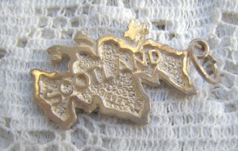 Vintage Silber Schottland Map Charm Souvenir Anhänger Vintage Silber Schottland Map Charm Souvenir Anhänger von rosiesvintageshop