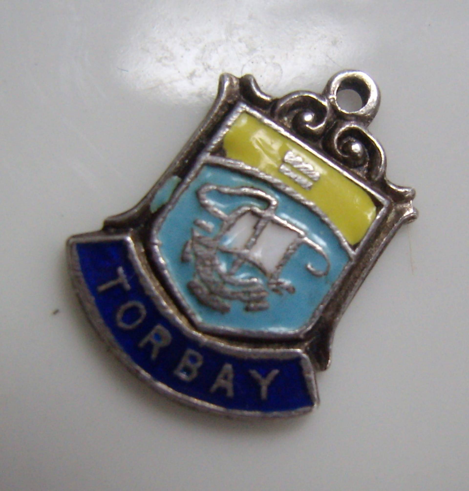 Vintage Sterling England "Torbay" Emaille Schild Charm...emaille Und Silber Travel Souvenir...armband...anhänger Vintage Sterling England "Torbay" Emaille Schild Charm...emaille Und Silber Travel Souvenir...armband...anhänger von rosiesvintageshop