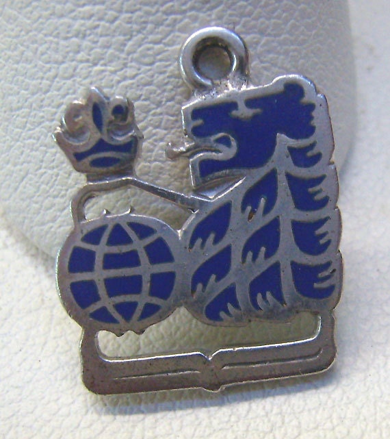 Vintage Sterling Silber Royal Bank Emblem Anhänger Blauer Emaille Anhänger Vintage Sterling Silber Royal Bank Emblem Anhänger Blauer Emaille Anhänger von rosiesvintageshop