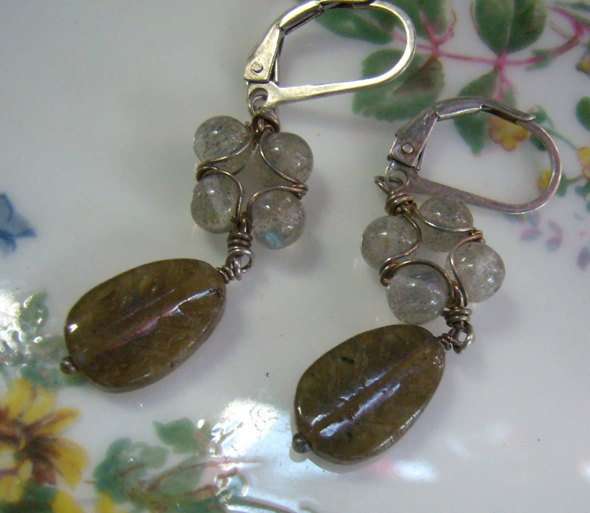 Vintage Sterling Silber Blatt /Kristall Leverback Ohrringe... Hellgrüner Aderstein... Hängeohrringe Vintage Sterling Silber Blatt /Kristall Leverback Ohrringe... Hellgrüner Aderstein... Hängeohrringe von rosiesvintageshop