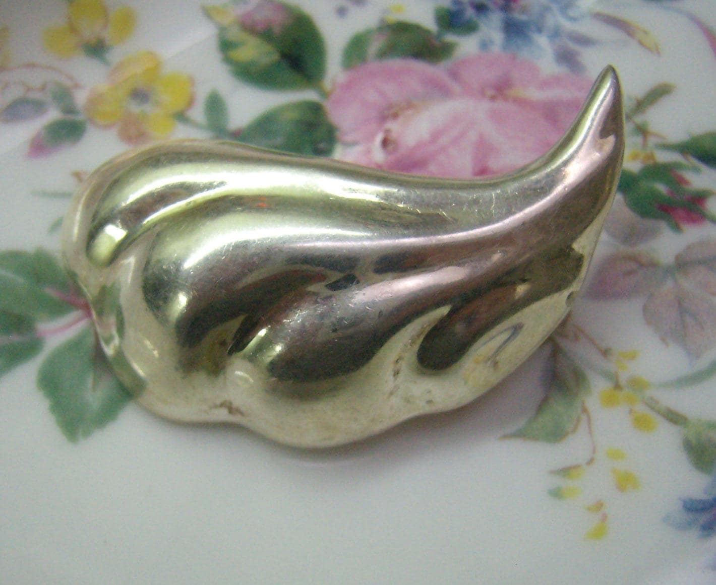 Vintage Sterling Silber Blatt Brosche.... Markenzeichen Tm-104... Wirbelblatt Muster... Wiegt 9, 75 Gramm Vintage Sterling Silber Blatt Brosche.... Markenzeichen Tm-104... Wirbelblatt Muster... Wiegt 9, 75 Gramm von rosiesvintageshop