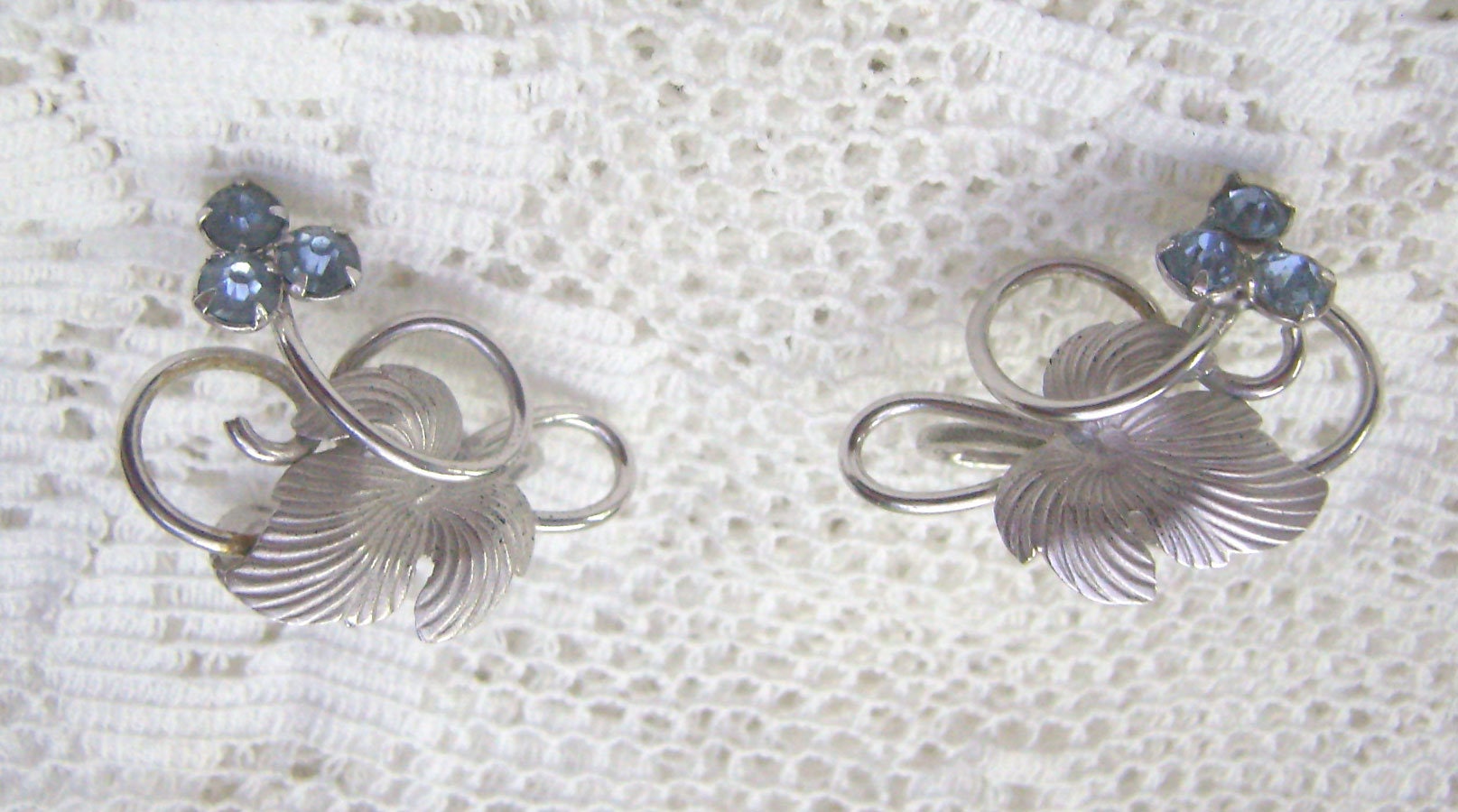 Vintage Bond Boyd Sterling Silber Blaue Strass Blatt Ohrringe Vintage Bond Boyd Sterling Silber Blaue Strass Blatt Ohrringe von rosiesvintageshop