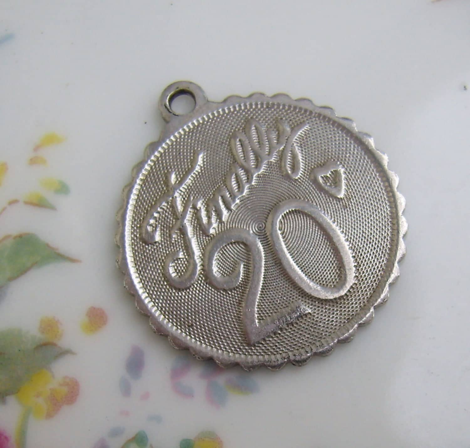 Vintage Sterling Silber Geburtstag Charm Vintage Sterling Silber Geburtstag Charm von rosiesvintageshop