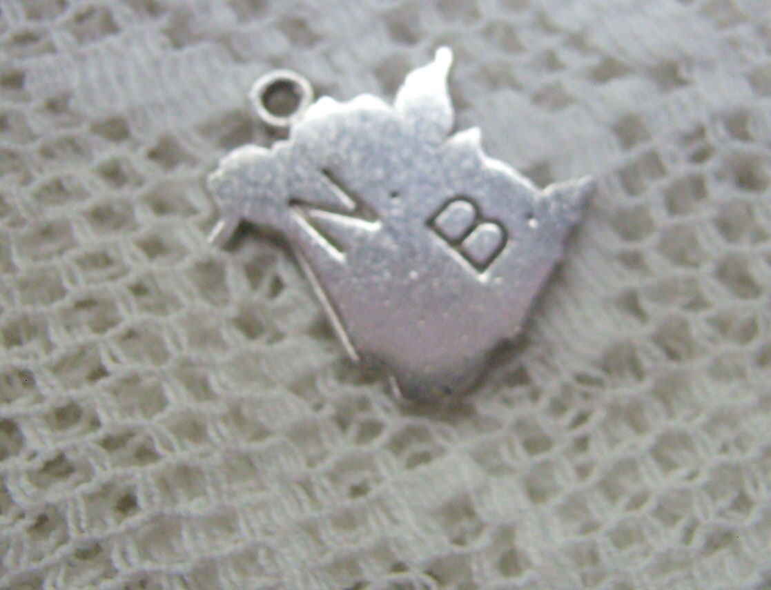 Vintage Sterling Silber New Brunswick Map Charm... Umriss Provinz Karte Charm.... Rjl Charm Vintage Sterling Silber New Brunswick Map Charm... Umriss Provinz Karte Charm.... Rjl Charm von rosiesvintageshop