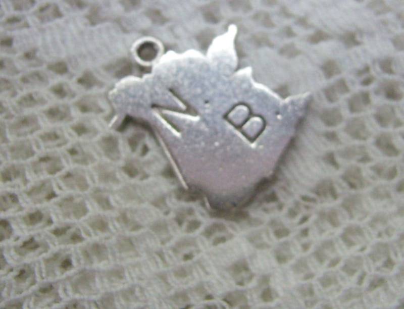 Vintage Sterling Silber New Brunswick Map Charm... Umriss Provinz Karte Charm.... Rjl Charm Vintage Sterling Silber New Brunswick Map Charm... Umriss Provinz Karte Charm.... Rjl Charm von rosiesvintageshop